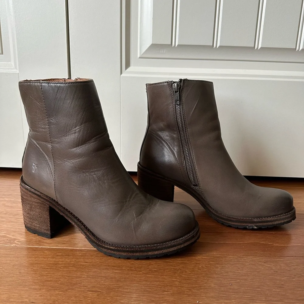 Frye Leather Karen Inside Zip Short Heeled Boot Size 9 - Picture 3 of 7